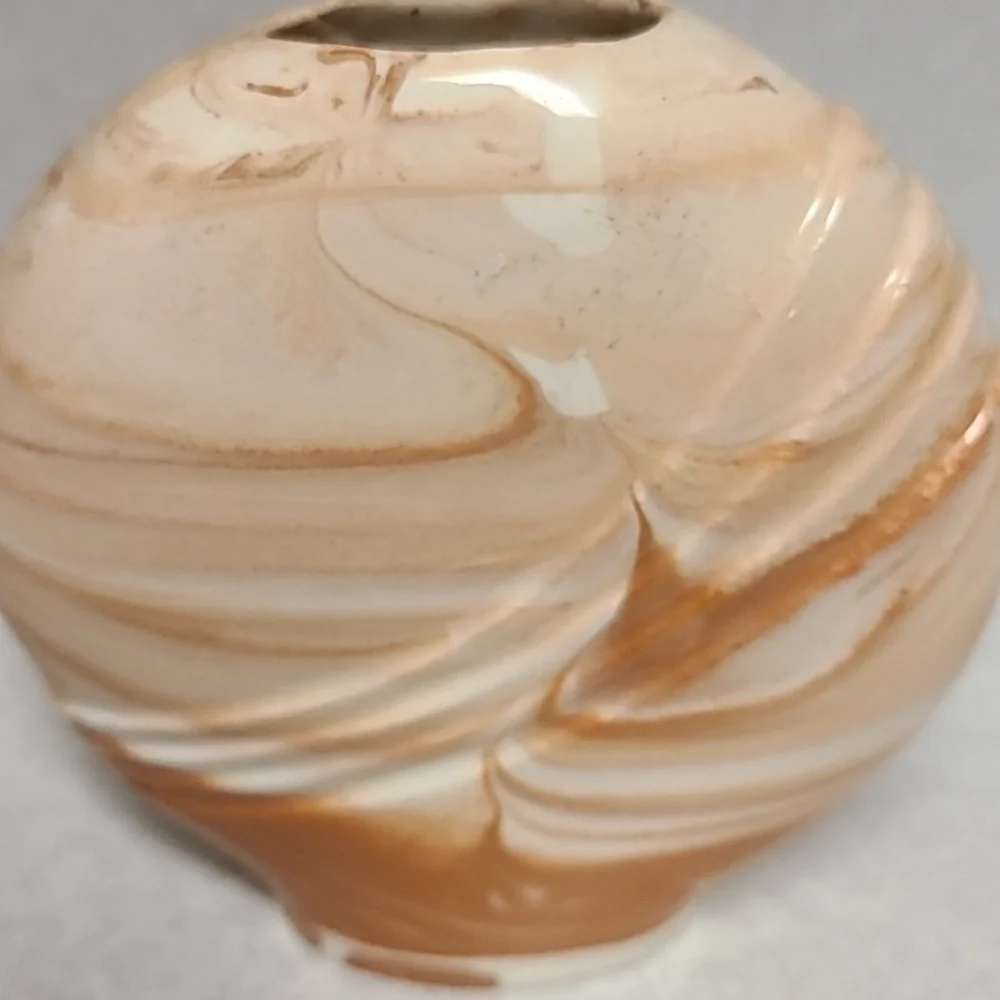 5/$35 Small Alaska vase - Picture 2 of 4